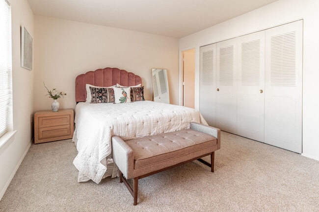 Building Photo - Willow Oaks Apartments