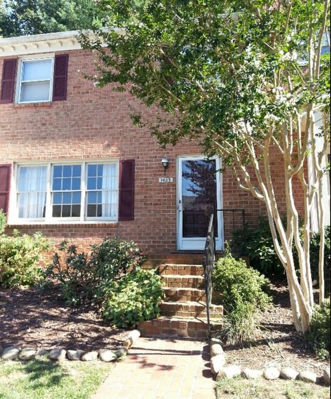 Building Photo - 1423 Tunbridge Rd