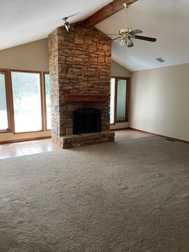 Family Room - 15120 S Blackfeather Dr