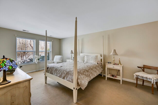 Building Photo - Kings View Apartments (55+ Active Community)