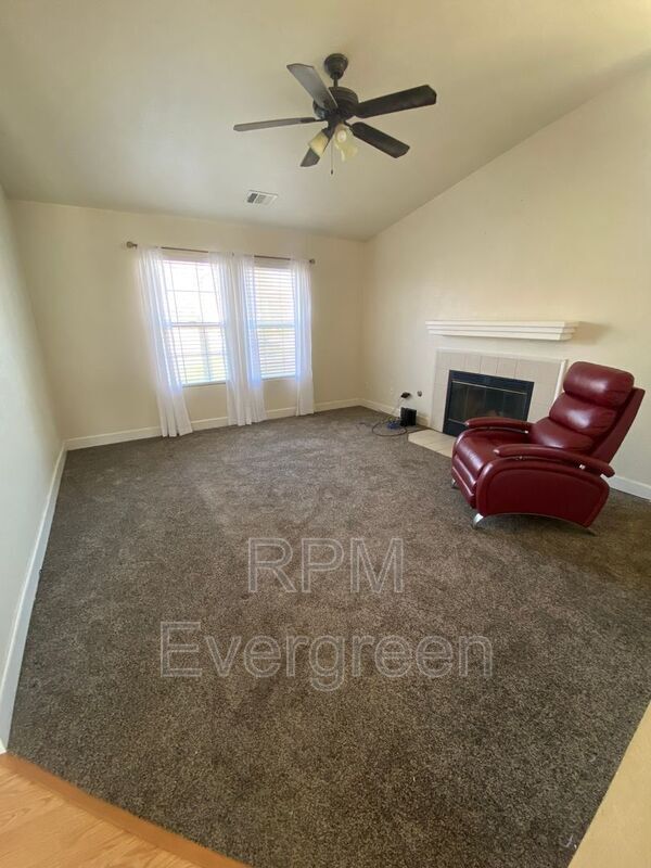 2427 W Wall Ct, Porterville, CA 93257 House Rental in Porterville, CA