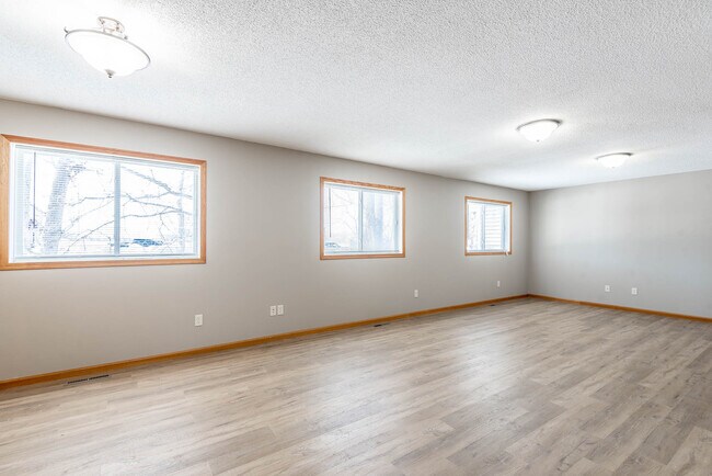 Foto del edificio - 224 Lakeview Dr