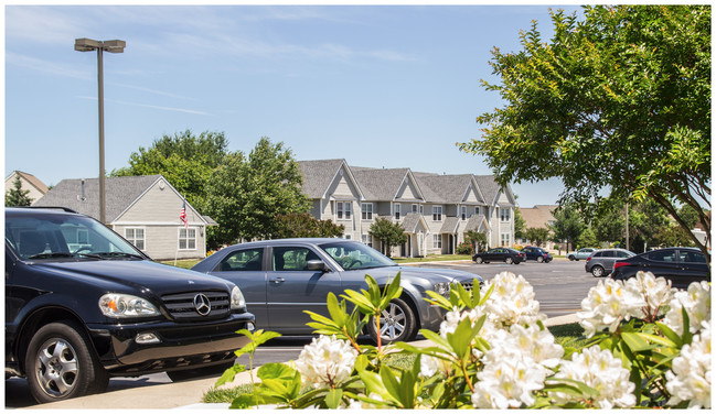 Building Photo - Greenlawn Apartments