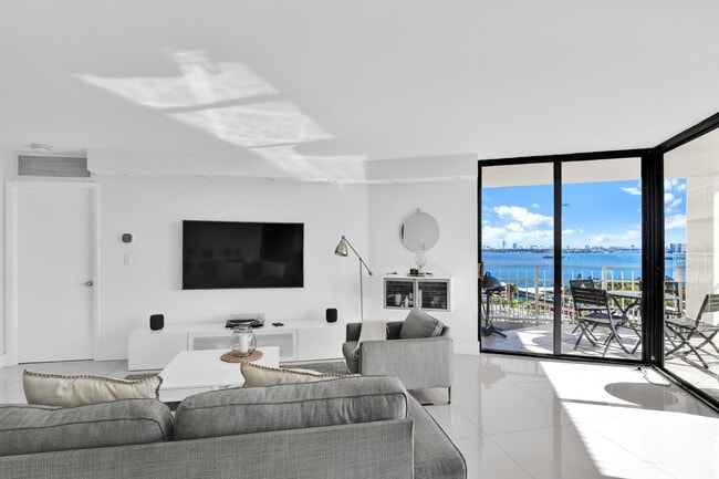 Foto del edificio - 1000 NE Quayside Terrace