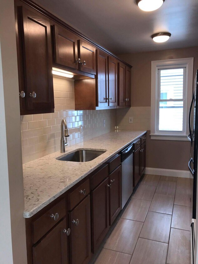 37 Saunders St Unit 37, North Andover, MA 01845 Apartments in North