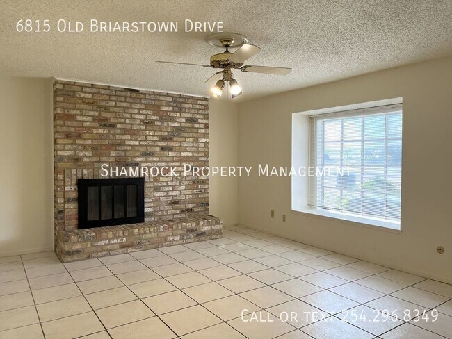 Foto del edificio - Two-story Townhome in Waco!