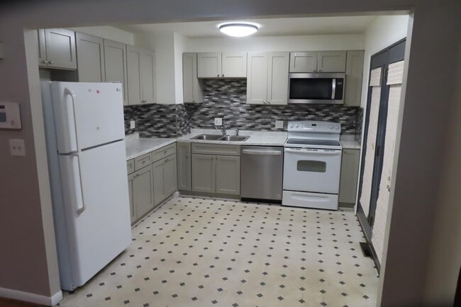 Building Photo - 4500 Keeler Dr