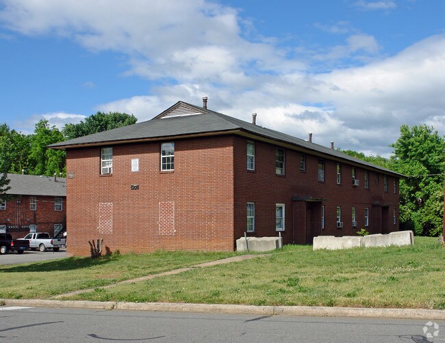 Building Photo - 2920 Ivy Ave