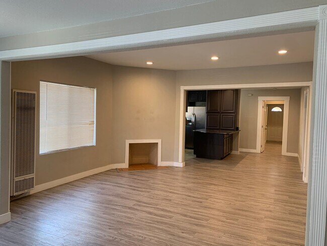 Foto del edificio - 537 N Serrano Ave