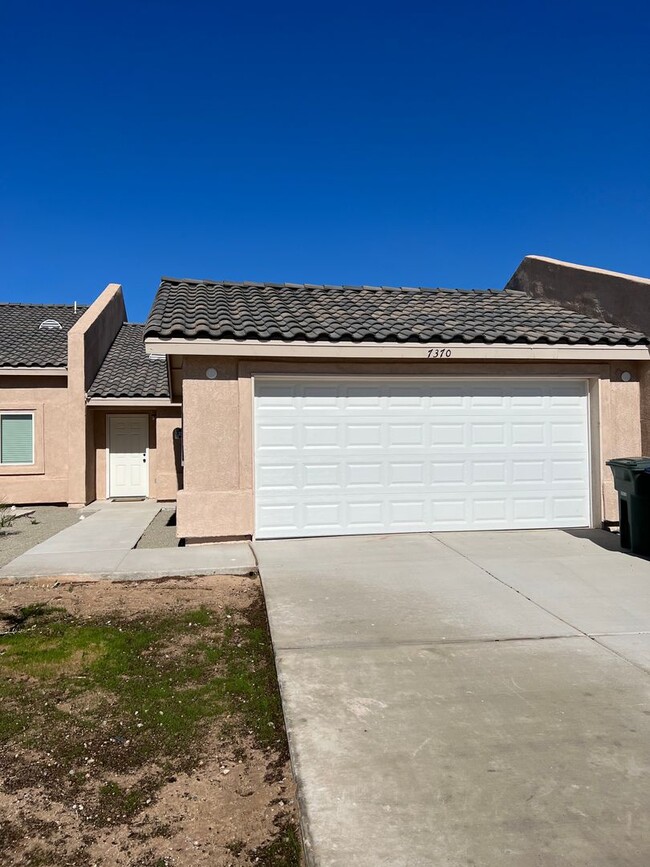 Building Photo - DESERT SKY TOWNHOME!