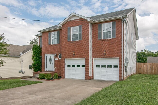 Building Photo - 4 Bedroom Pet Friendly Home For Rent!