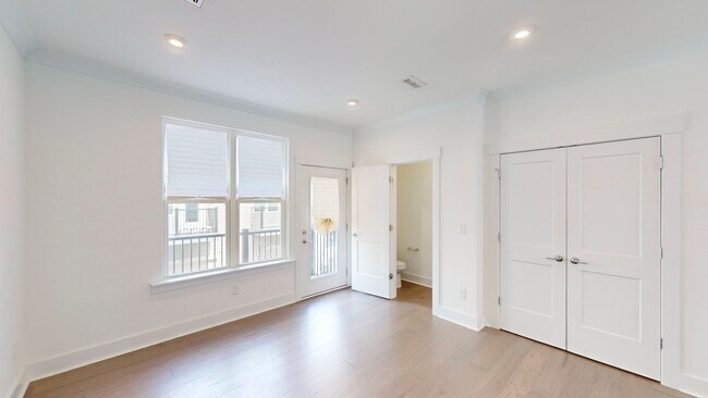 Foto del edificio - 1457 Briar Creek Rd