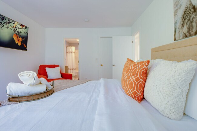 Foto del edificio - 8733 Mornington Dr