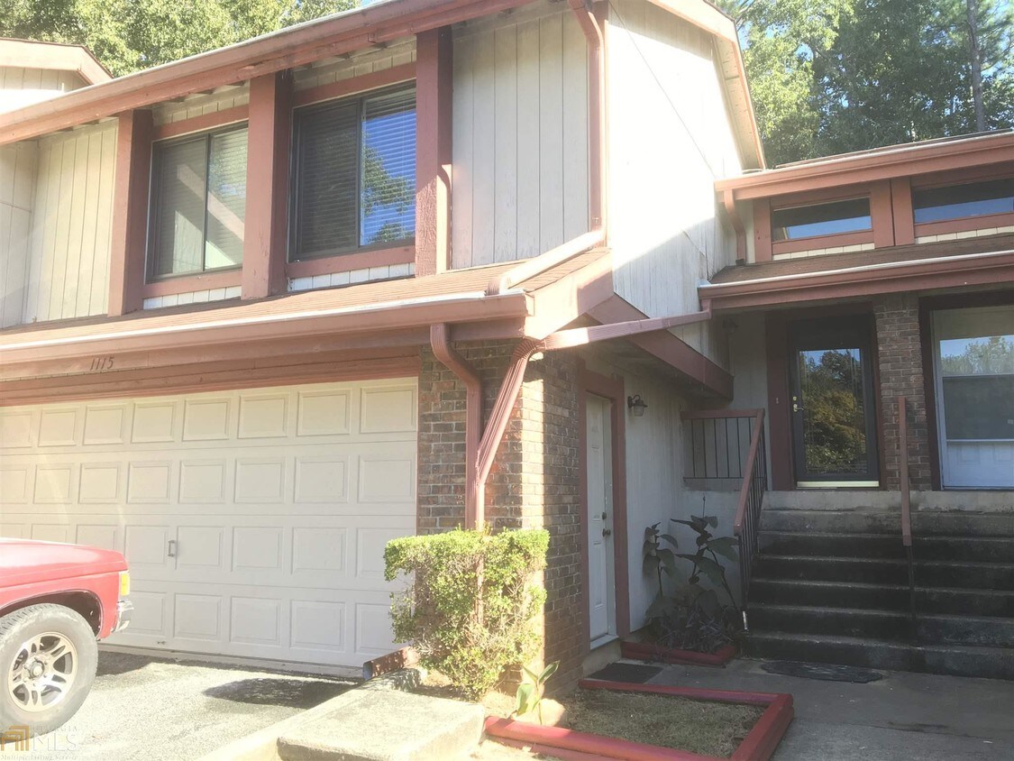 1115 Village Way