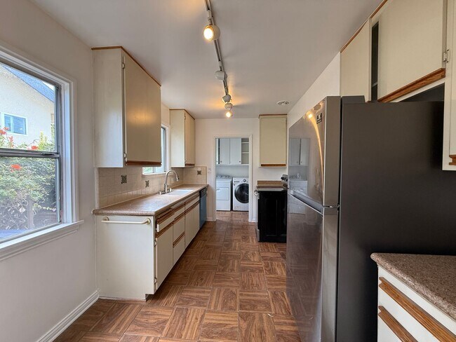 Foto del edificio - Stever Court-3 bed 2 bath in Culver City cul-de-sac!