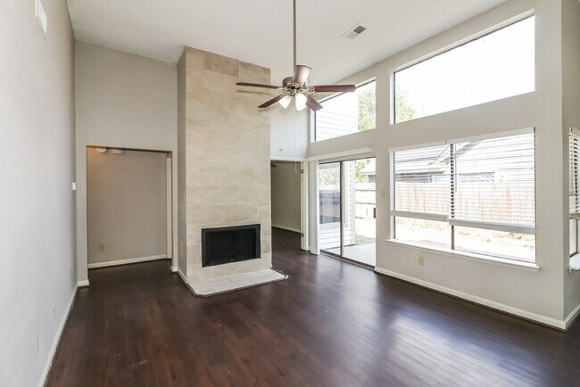 Foto del edificio - 24102 Scrivener Ln