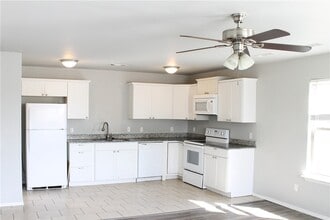 Building Photo - 5007 SW Fieldstone Blvd