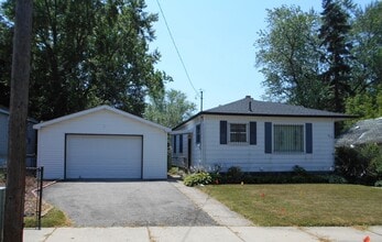 Building Photo - 426 E Gracelawn Ave