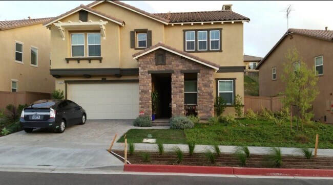 Building Photo - 1655 N Las Flores Dr