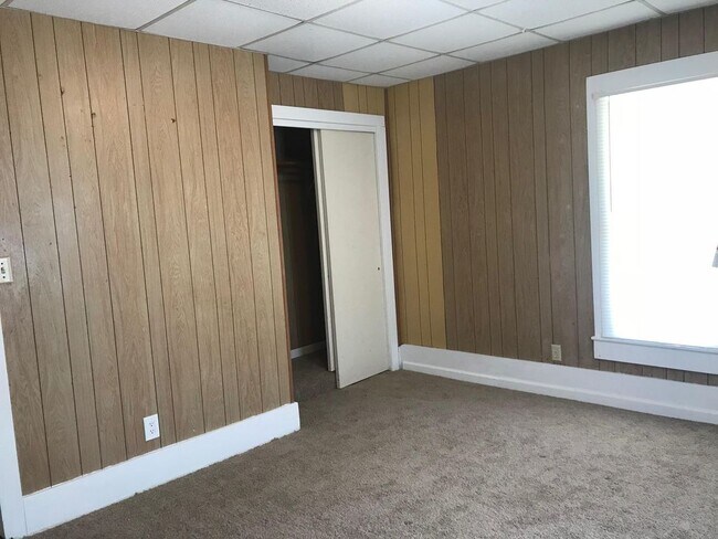 Bedroom 2 - 401 Franklin St