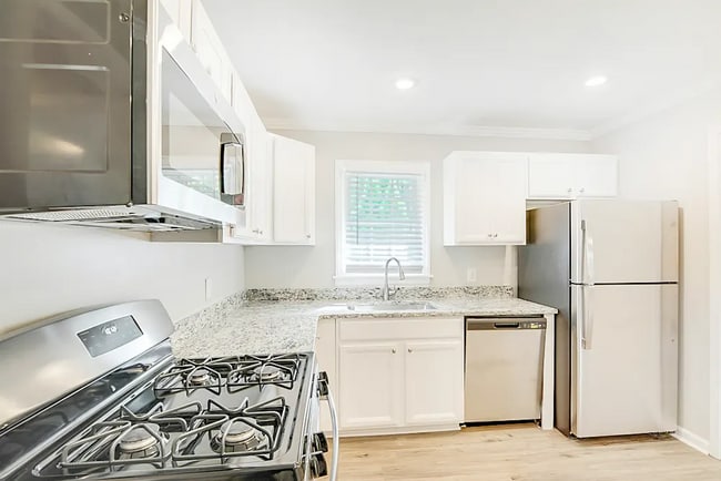 Building Photo - 511 Uzzle St