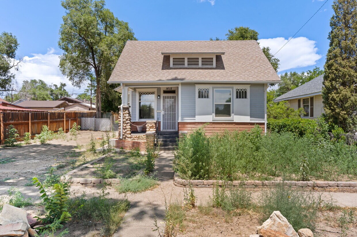 Foto principal - 1615 E 9th St