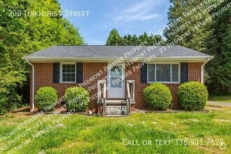 Building Photo - 208 Oakhurst St