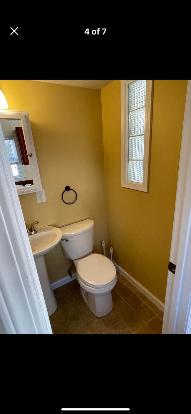 Building Photo - 3806 Byram Ave