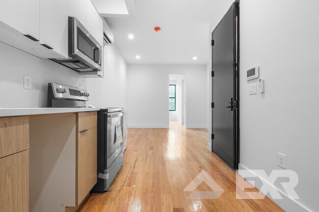 Foto del edificio - 236 Montrose Ave