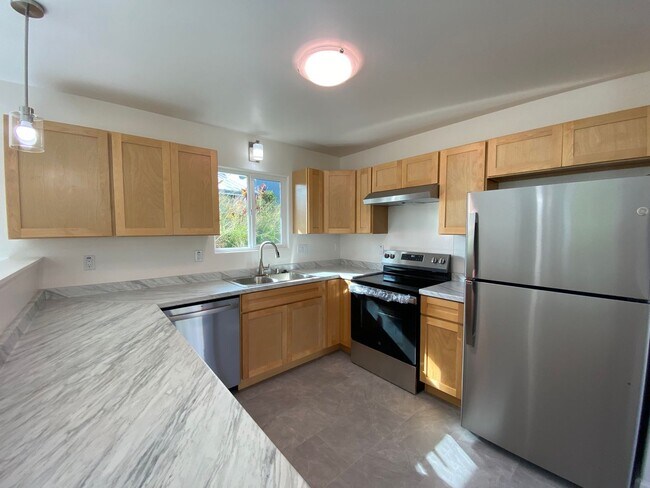 Building Photo - 16-2034-2034 Gardenia Dr