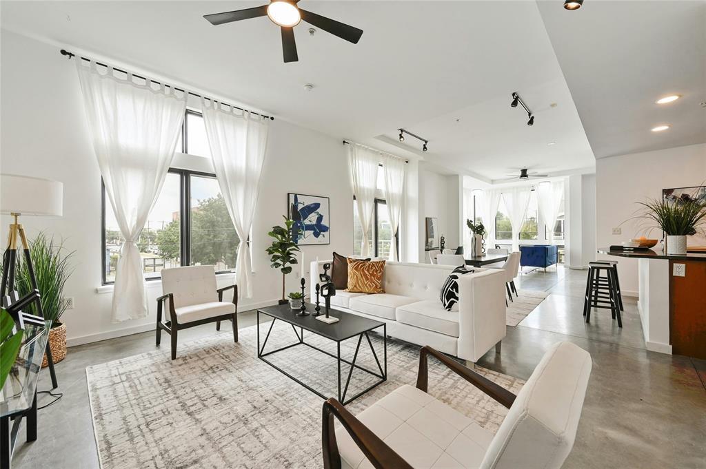 Foto principal - 2124 E 6th St