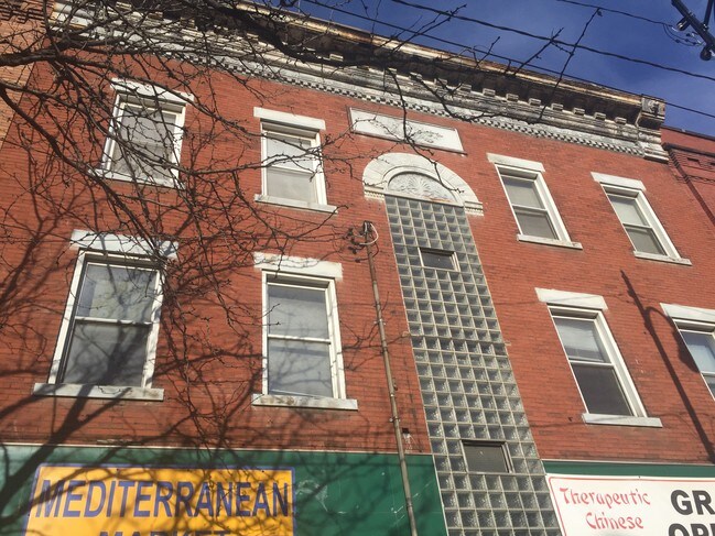 Building Photo - 2021 E Carson St
