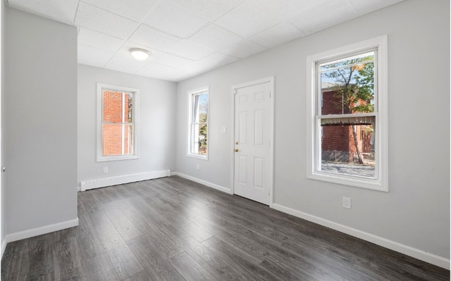 Building Photo - 812 Cranford Ave