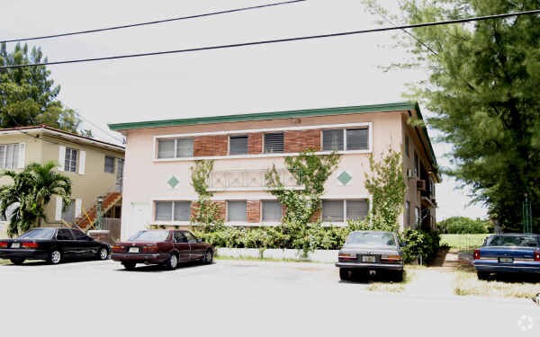 Building Photo - 105 S Shore Dr