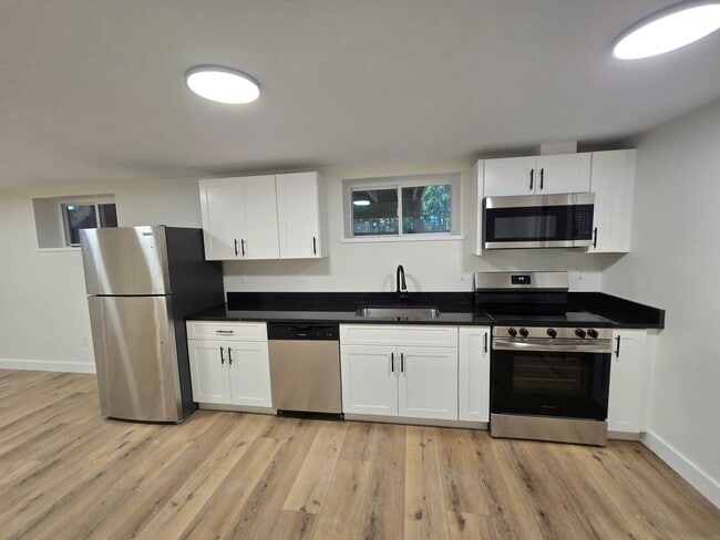 Building Photo - 20 Poirier Pl