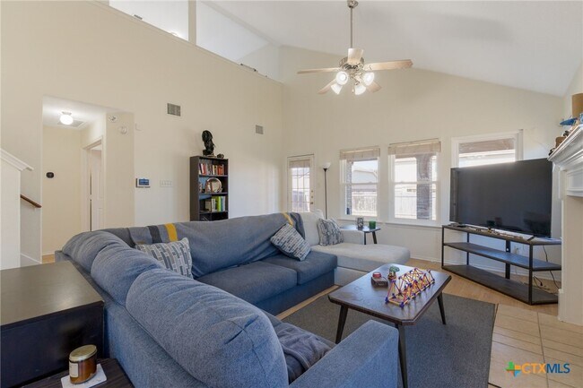 Building Photo - 4407 Golden Gate Dr