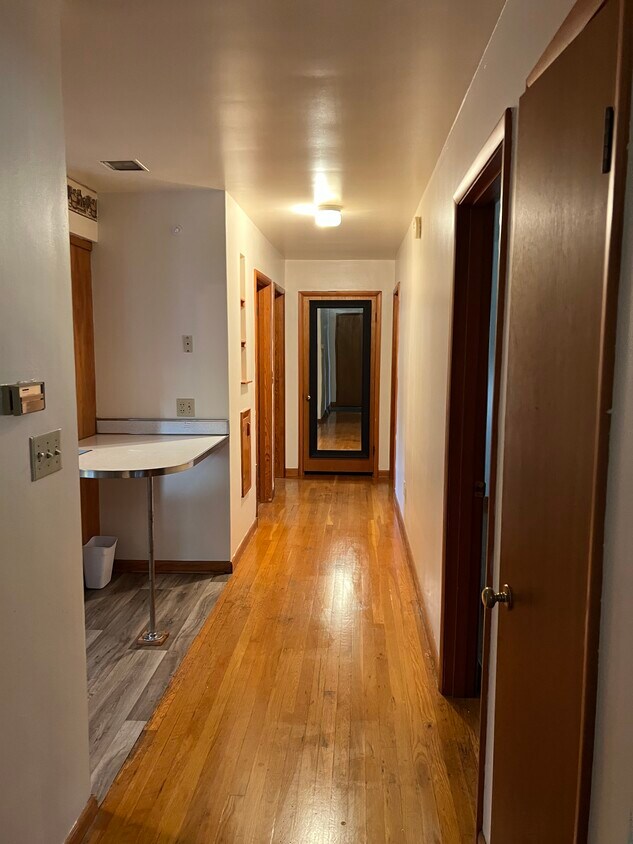 Primary Photo - 1076 Sylvan Dr