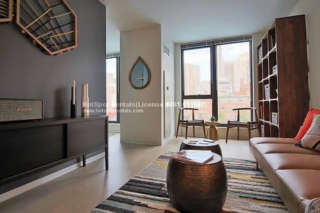 Photo - 151 W Superior St Apartment