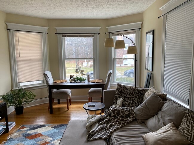 Building Photo - 94 Meadowbrook Rd