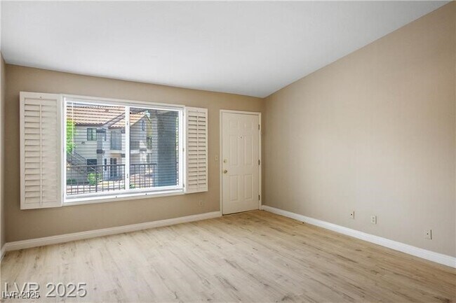 Foto del edificio - 1575 W Warm Springs Rd
