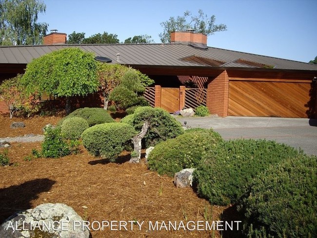 Building Photo - 4804 Skycrest Way