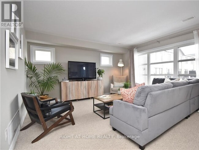 Building Photo - 314 DES TILLEULS Pvt