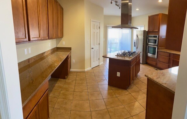 Cocina - 5920 Clay St NE