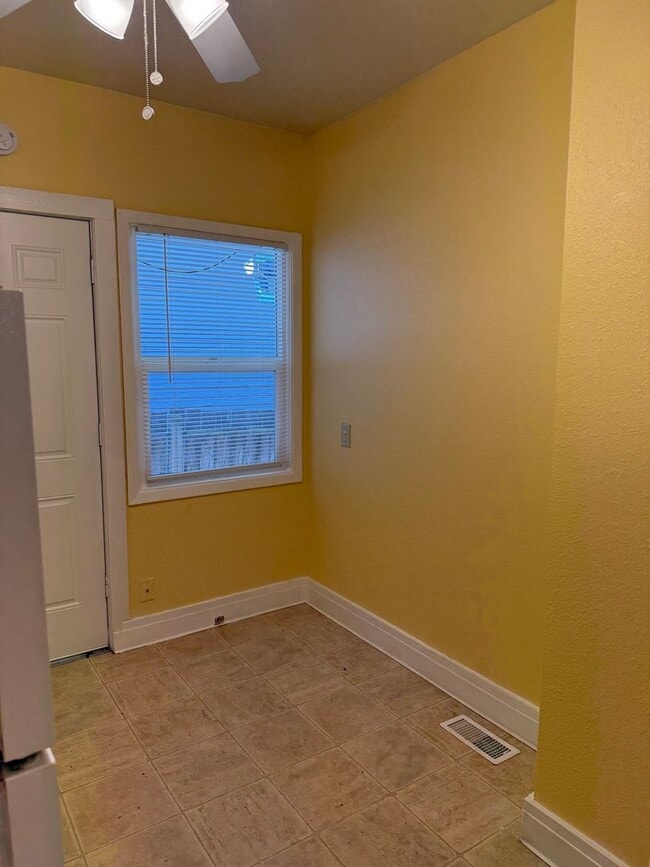 Building Photo - Charming 1-Bedroom Apartment in the Heart ...