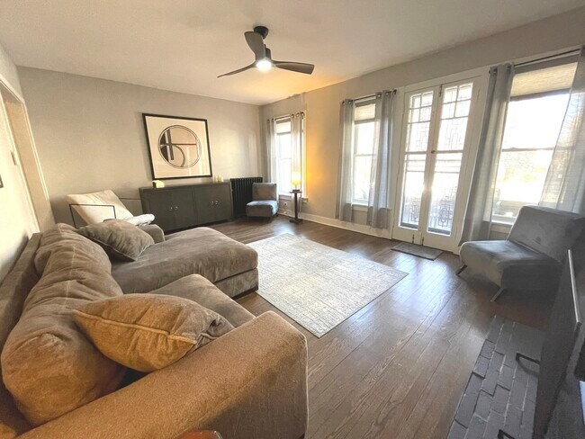 Foto del edificio - 1057 W Columbia Ave