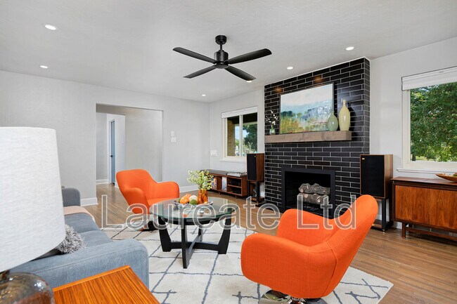 Foto del edificio - 3055 N Monaco St Pkwy