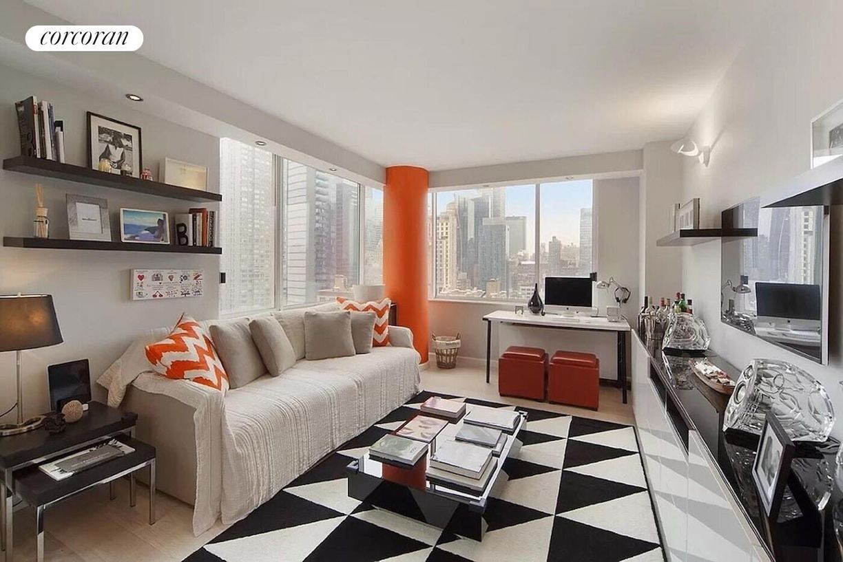 Primary Photo - 350 W 50th St