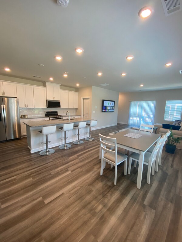 Foto principal - 7116 Bryce Ave