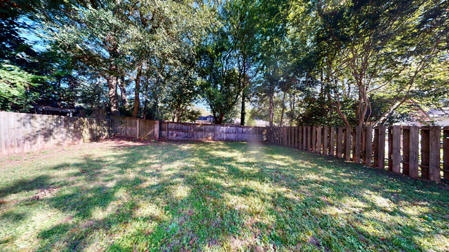 Back yard. - 1004 Belmont Ave