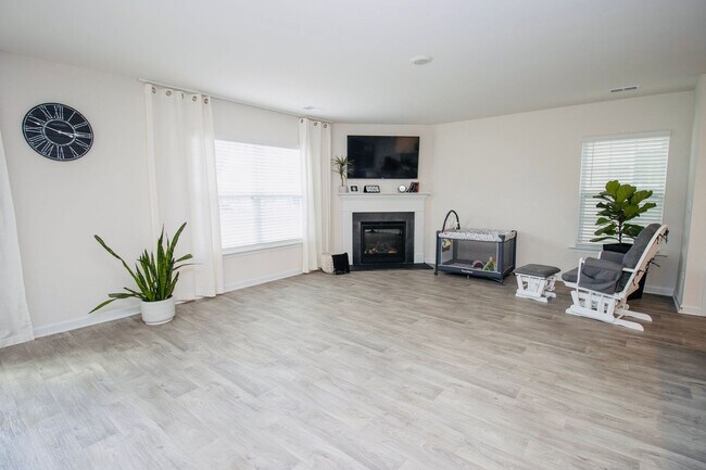 Foto del edificio - Gorgeous 4 Bedroom, 2 Bath Home in Bowden Village - Available February 2026!